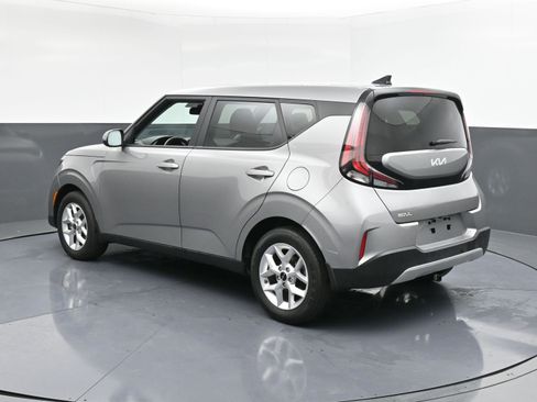 Used 2023 Kia Soul LX w/ LX Technology Package image 6