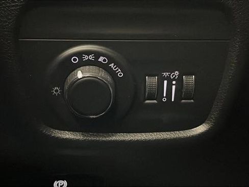 Used 2023 Jeep Grand Cherokee L Laredo image 28