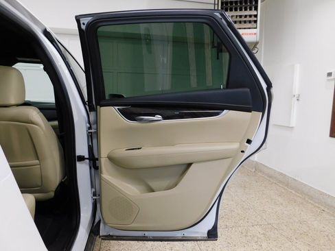 Used 2018 Cadillac XT5 AWD image 92