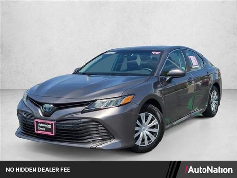 Used 2019 Toyota Camry LE FWD image 1