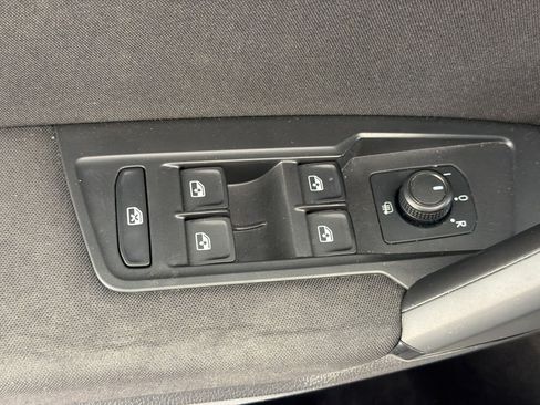 Used 2019 Volkswagen Tiguan S FWD image 24
