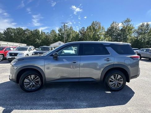 Used 2023 Nissan Pathfinder S image 16