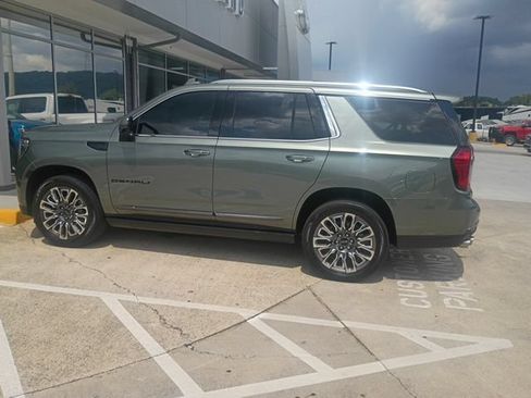 Used 2023 GMC Yukon Denali Ultimate AWD/4WD image 12