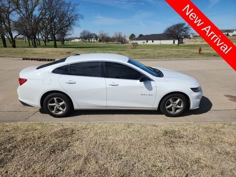 Used 2017 Chevrolet Malibu LS image 2