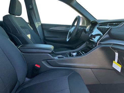 New 2025 Jeep Grand Cherokee Laredo image 24