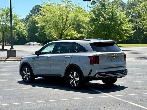 Used 2022 Kia Sorento EX w/ Panoramic Sunroof Package FWD image 4