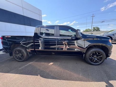 Used 2022 Chevrolet Silverado 1500 RST w/ Convenience Package II AWD/4WD image 4