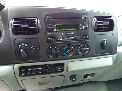 Used 2005 Ford F350 XLT AWD/4WD image 20