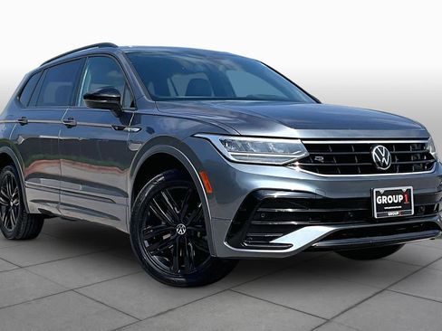 Used 2022 Volkswagen Tiguan SE R-Line AWD/4WD image 3