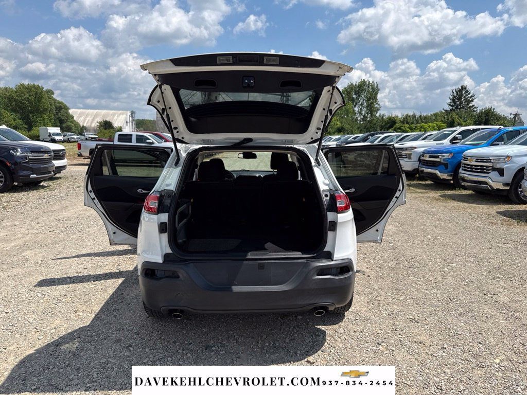 Used 2014 Jeep Cherokee Latitude FWD image 34