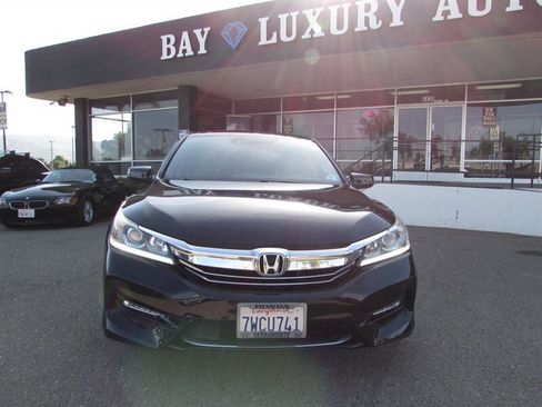 Used 2017 Honda Accord Hybrid Sedan image 2