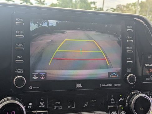 Used 2020 Toyota Highlander Limited image 13