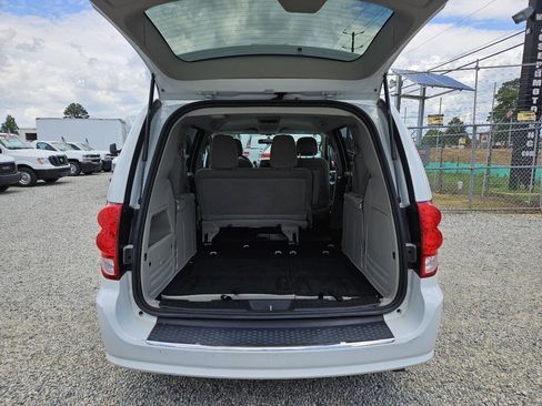 Used 2017 Dodge Grand Caravan SE FWD image 22