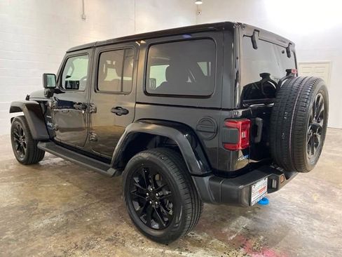 Used 2022 Jeep Wrangler Unlimited Sahara AWD/4WD image 3