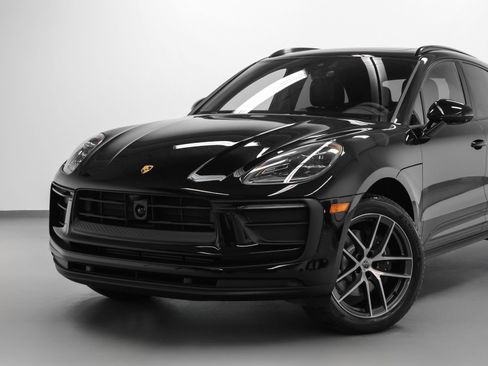 New 2026 Porsche Macan AWD/4WD image 7