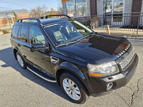 Used 2014 Land Rover LR2 HSE image 10