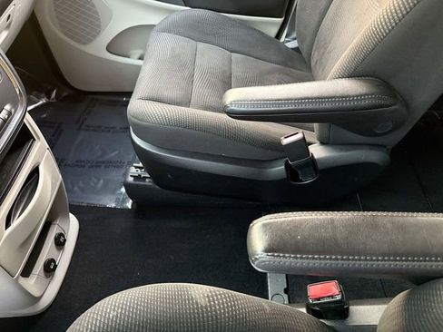 Used 2020 Dodge Grand Caravan SE w/ UConnect Hands-Free Group FWD image 20