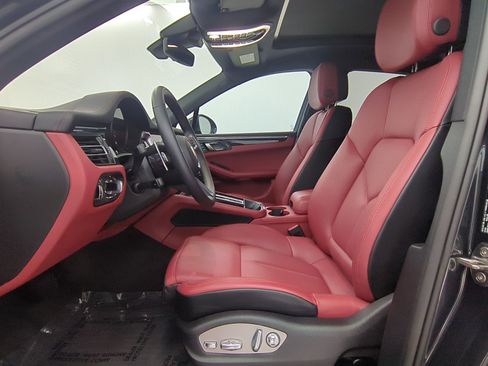 Certified 2026 Porsche Macan AWD/4WD image 5