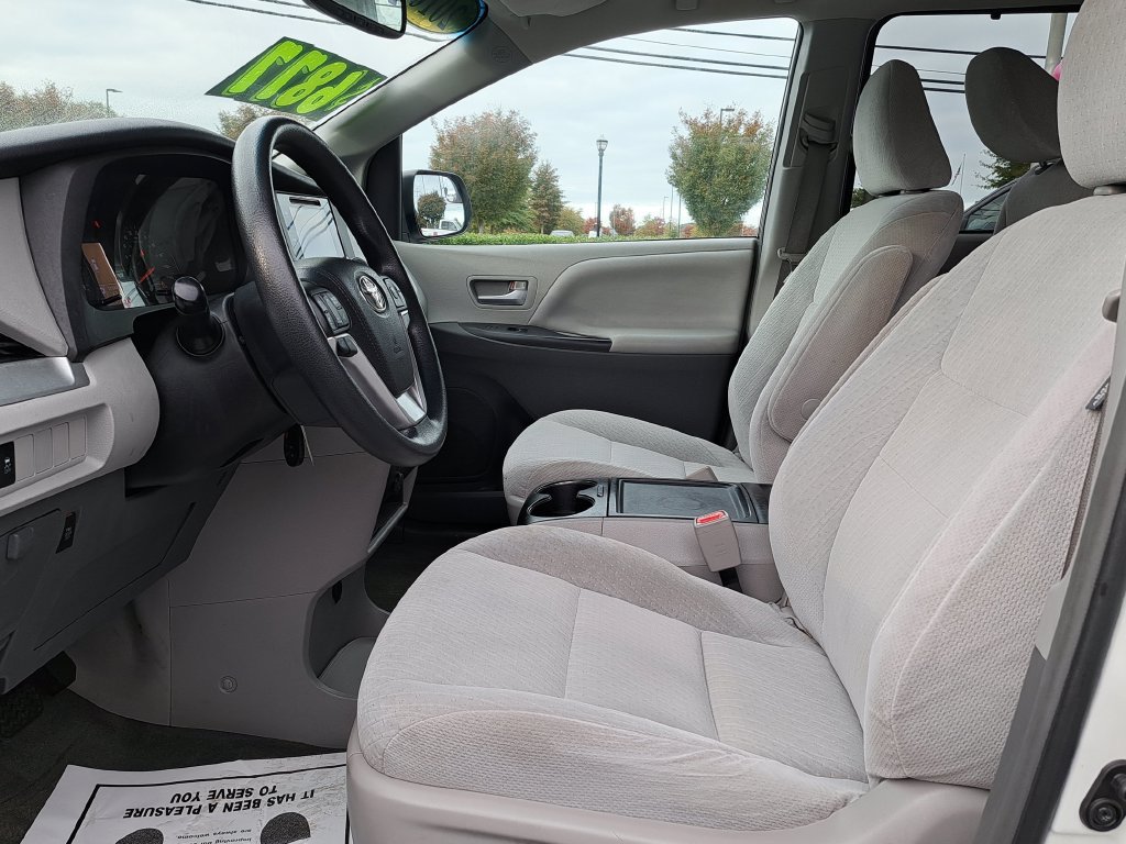 Used 2016 Toyota Sienna LE FWD image 13