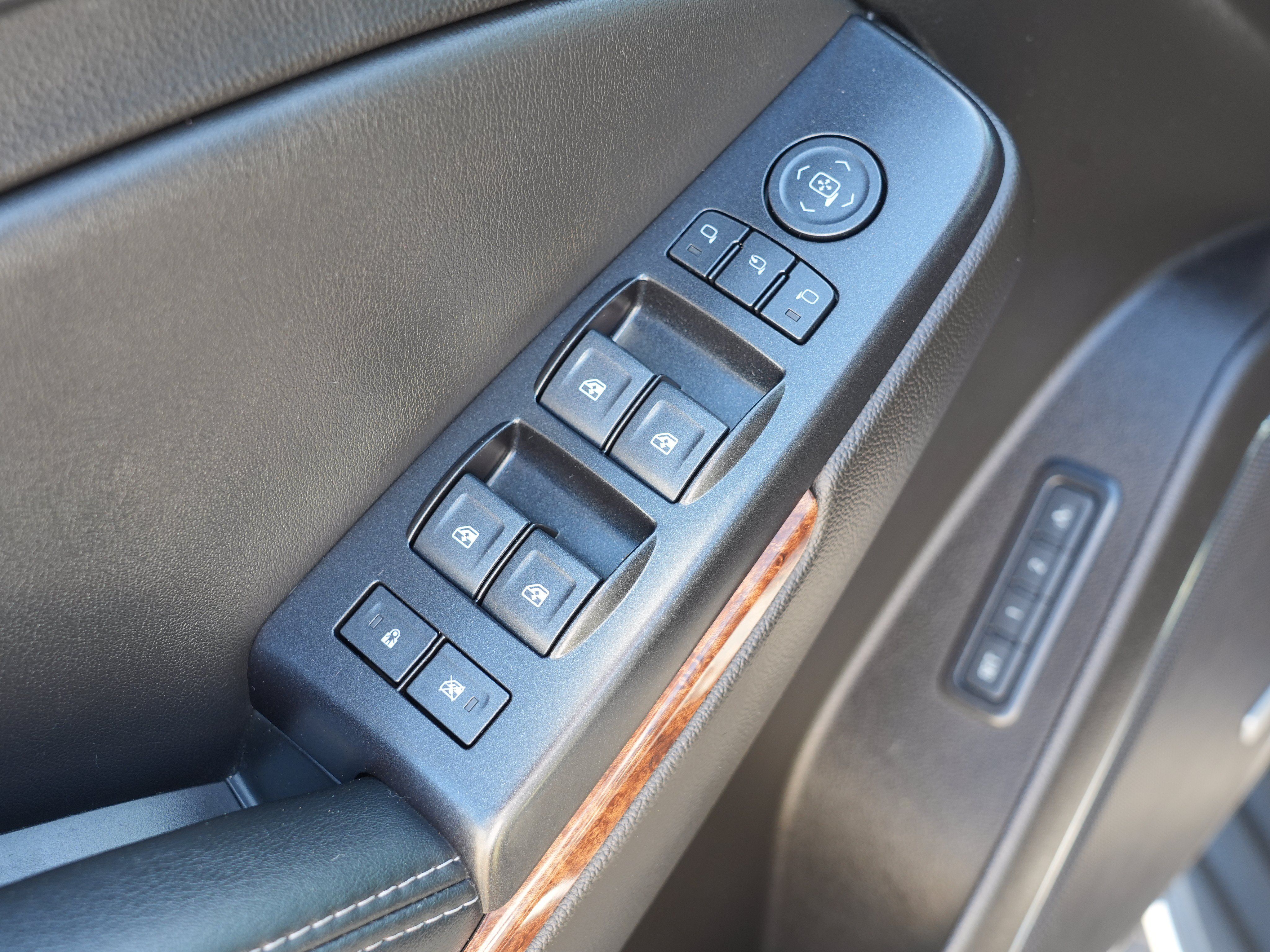 Used 2017 Chevrolet Suburban Premier AWD/4WD image 17