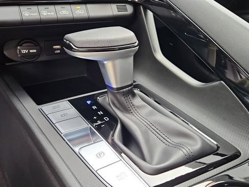 Used 2024 Hyundai Elantra Blue image 19