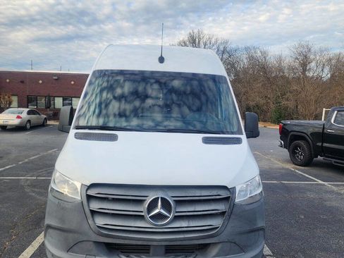 Used 2021 Mercedes-Benz Sprinter 2500 image 3