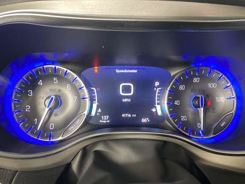 Used 2022 Chrysler Pacifica Limited w/ S Appearance Package AWD/4WD image 9