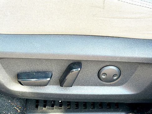 Used 2023 Nissan Rogue SV FWD image 8
