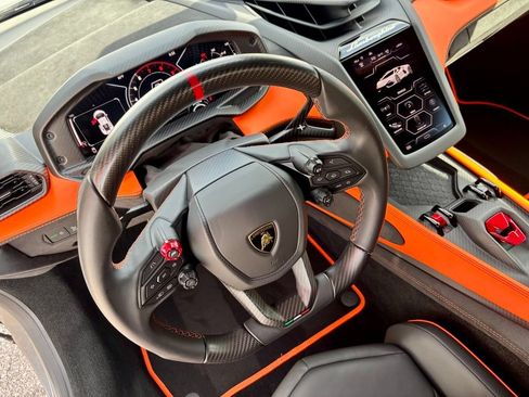 Used 2025 Lamborghini Revuelto AWD/4WD image 16