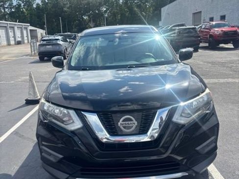 Used 2017 Nissan Rogue S FWD image 1