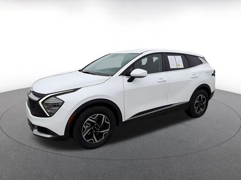 Used 2025 Kia Sportage LX image 8