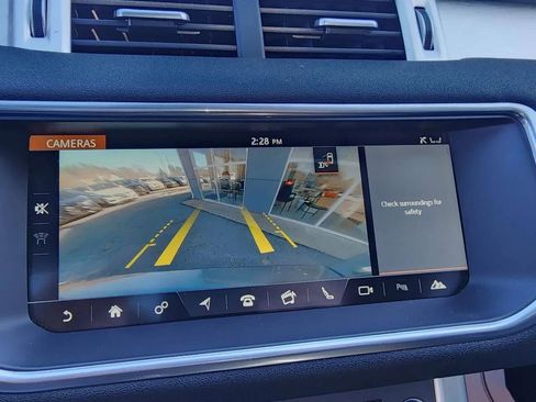 Used 2017 Land Rover Range Rover Evoque SE Premium image 24