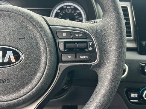 Used 2017 Kia Niro LX image 39