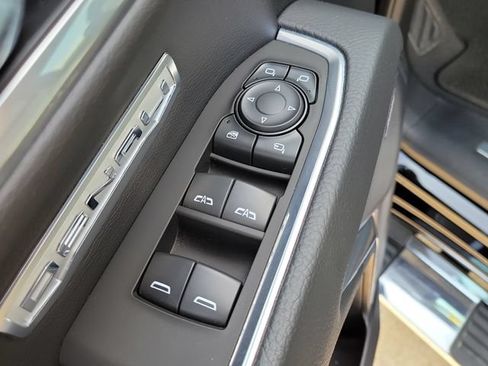 Used 2025 GMC Sierra 1500 Denali AWD/4WD image 18