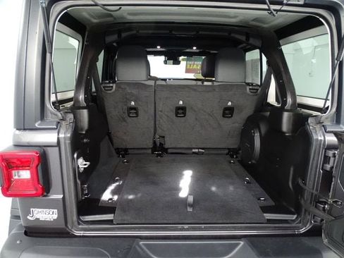 Certified 2024 Jeep Wrangler Unlimited Rubicon w/ Capability Package image 19