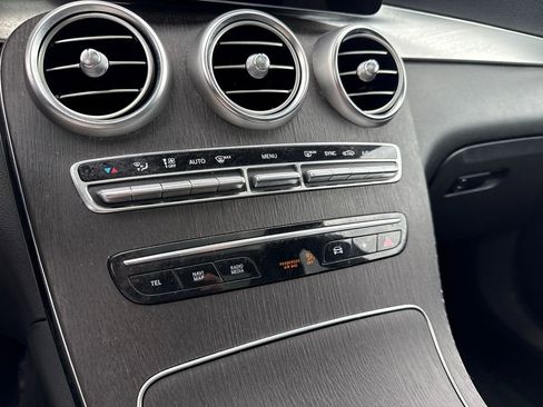 Used 2022 Mercedes-Benz GLC 300 4MATIC w/ Premium Package Lite image 19