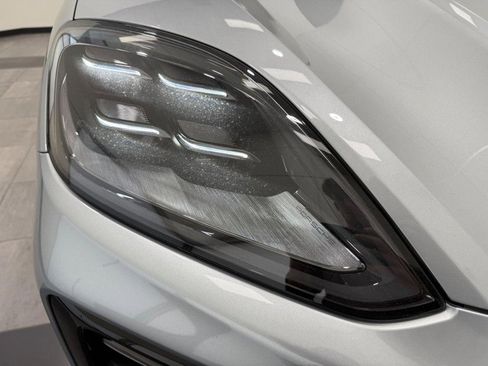 Certified 2024 Porsche Cayenne Coupe image 11