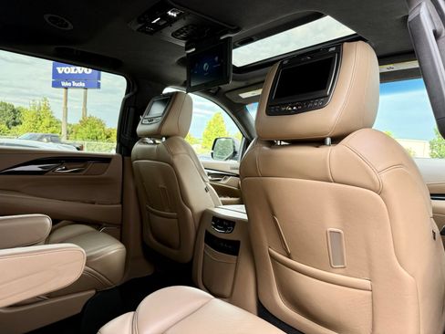 Used 2018 Cadillac Escalade ESV Platinum AWD/4WD image 25