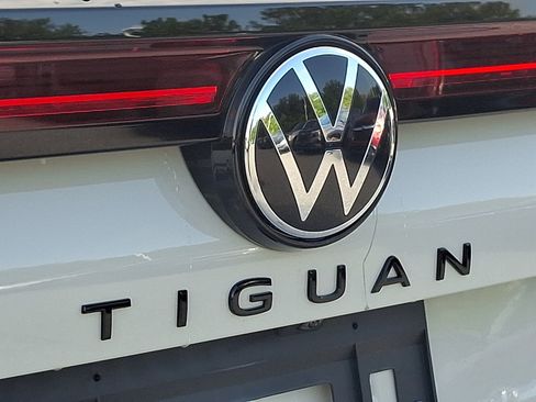 Used 2026 Volkswagen Tiguan SE R-Line AWD/4WD image 29