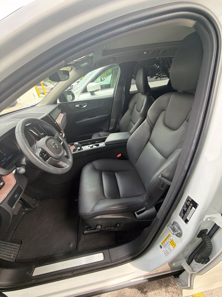Used 2024 Volvo XC60 B5 Plus AWD/4WD image 4