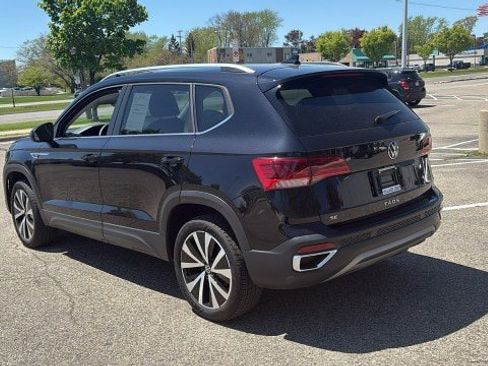 Used 2024 Volkswagen Taos SE image 4