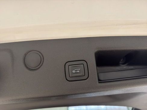 Certified 2019 Chevrolet Equinox LT w/ Driver Convenience Package image 10