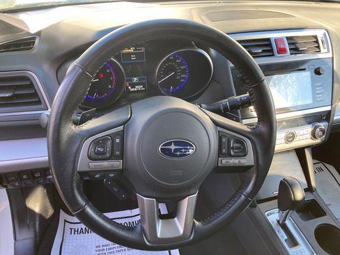 Used 2017 Subaru Outback 2.5i Premium image 18