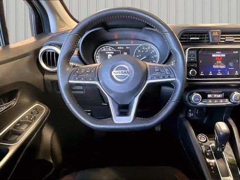 Used 2020 Nissan Versa SR FWD image 2