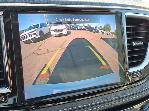 Used 2023 Chrysler Pacifica Limited FWD image 16