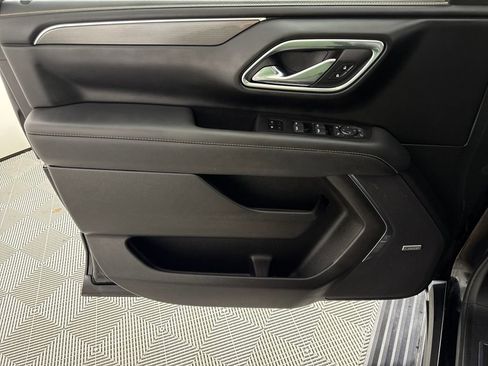 Used 2023 GMC Yukon XL AT4 w/ AT4 Premium Package image 9