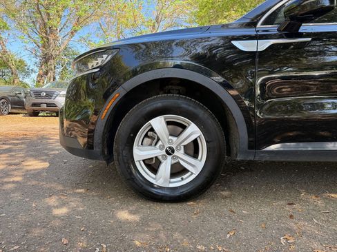 Used 2023 Kia Sorento LX image 27