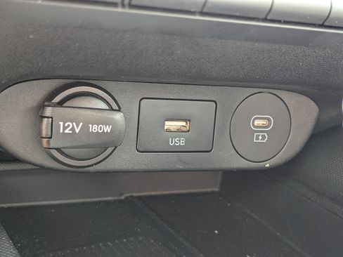 Certified 2024 Hyundai Elantra Limited FWD image 23
