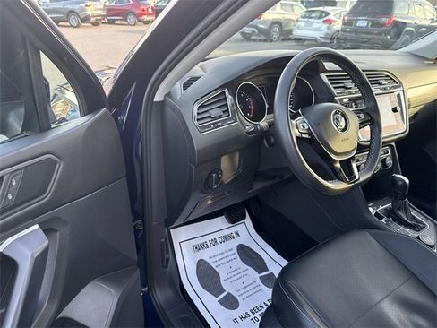Used 2021 Volkswagen Tiguan SE w/ Panoramic Sunroof Package image 18