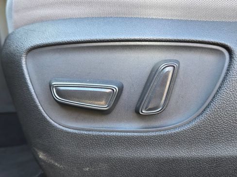 Used 2025 Toyota Sienna LE FWD image 12